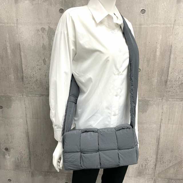 BOTTEGAVENETA ボッテガヴェネタ ショルダーバッグ パデッドテック