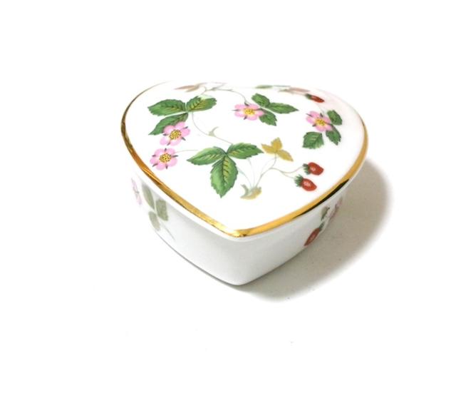 ウェッジウッドWEDGWOOD　ワイルドストロベリー　ハートボックスS【ブランド食器】【御結婚御祝・内祝・新築御祝・還暦御祝・御礼・寿・ギフト包装可能】_2