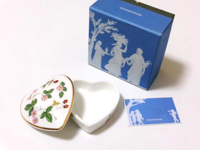 ウェッジウッドWEDGWOOD　ワイルドストロベリー　ハートボックスS【ブランド食器】【御結婚御祝・内祝・新築御祝・還暦御祝・御礼・寿・ギフト包装可能】