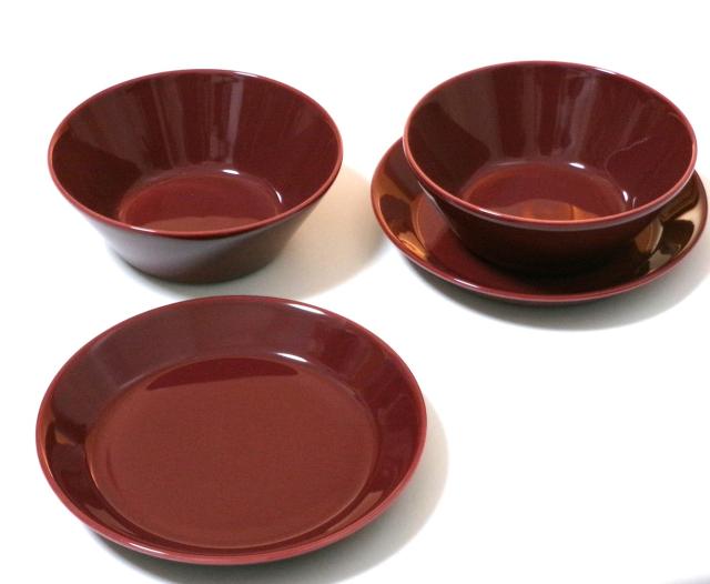 ブランドロゴ入りボックス付属　イッタラiittala ティーマ　チェリー　ボウル・プレート　ペア　　/　北欧食器セット　綺麗　人気　プレゼント　ティーマ　【御結婚御祝・内祝・新築御祝・還暦御祝・御礼・寿・ギフト包装可能】