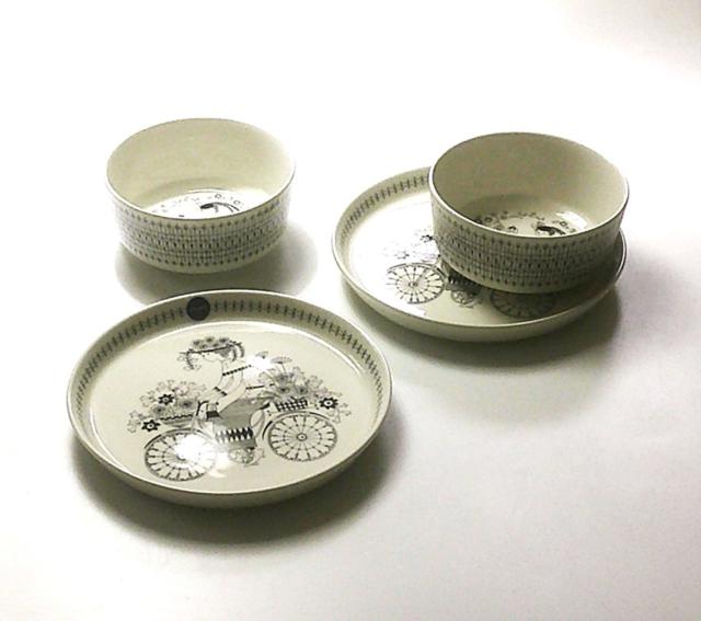 アラビアARABIA　エミリア　ボウル、プレート　ペア【ブランド食器セット】【北欧】【御結婚御祝・内祝・新築御祝・還暦御祝・御礼・寿・ギフト包装可能】