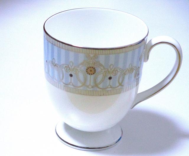 ウエッジウッドWEDGWOOD アレクサンドラ フッティド マグ リー【ブランドボックス付属商品】【御結婚御祝・内祝・新築御祝・還暦御祝・御礼・寿・ギフト包装可能】の通販は 8,070円