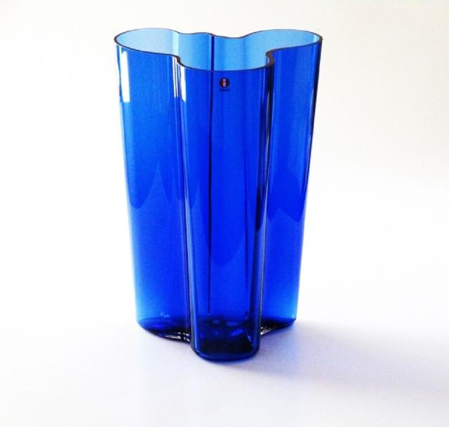 イッタラiittala   Aalto アルヴァ・アアルト vase ベース 　ウルトラマリンブルー 251mm1062563 【花器】【花瓶】【御結婚御祝・内祝・新築御祝・還暦御祝・御礼・寿・各種ギフト包装可能】