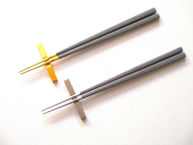 クチポールCutipol KUBE　ライトグレイ　シルバー／ライトグレイ　ゴールド・箸+箸置きセット　ペア KU39LGRGB【御結婚御祝・内祝・新築御祝・還暦御祝・御礼・寿・ギフト包装可能】_1
