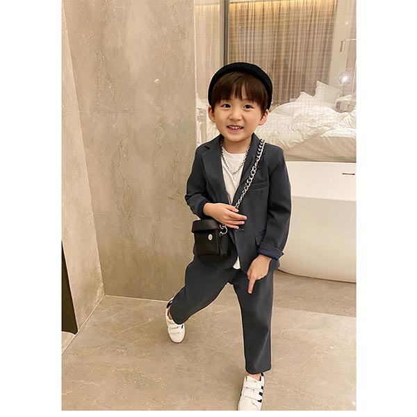 こども スーツ 礼服 かっこいい 男の子 フォーマル 園児 小学生 キッズスーツ 無地 グレー おしゃれ ピアノ発表会 洋風 蝶ネクタイ 結婚の通販はau Pay マーケット ベビー服 子供服のデザインキッズ