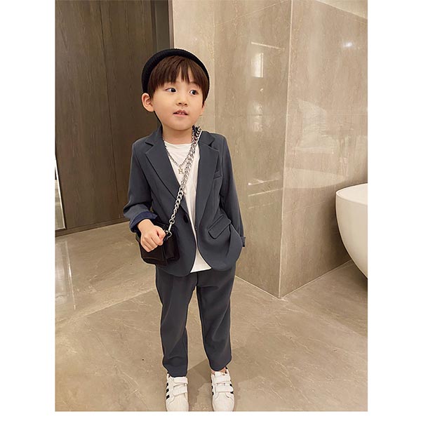 こども スーツ 礼服 かっこいい 男の子 フォーマル 園児 小学生 キッズスーツ 無地 グレー おしゃれ ピアノ発表会 洋風 蝶ネクタイ 結婚の通販はau Pay マーケット ベビー服 子供服のデザインキッズ