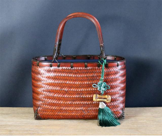 手織りかごバッグ カゴバッグ アンティーク 竹 手織りハンドバッグ タッセルアクセサリー付き バスケットカバン バスケットバッグ ハンドバッグ 手提げ トートバック プレゼント　花火大会　祭り トートバックレディース　夏バッグ　レディース バッグ　バッグ 編み 竹製手提げバッグ 手織りかごバッグ カゴバッグ アンティーク 竹