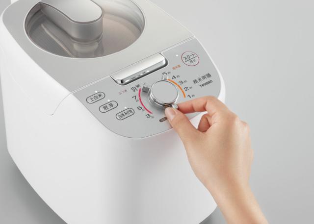 精米機 家庭用 公式】MR-E751W コンパクト精米器 精米御膳 | ツインバード 便利家電 twinbird 小型 電気調理器 米 精米 調理家電  家庭用 お米 精米機 家庭用精米機 精米器 小型精米機 こめ 精米機家庭用 電気調理器具 キッチン家電 - 【ツインバード・ストア ギフトモール ... ツインバードTWINBIRD コンパクト精米機 精米御膳 MR-E751W