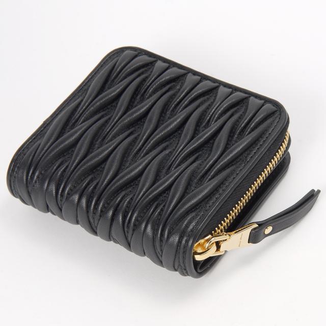 MIU MIU ブラック キルティング 二つ折り財布 miu miu ブラック