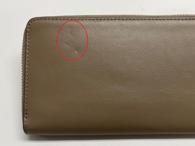 訳あり 背面左上に押し傷あり MARC JACOBS マークジェイコブス 長財布