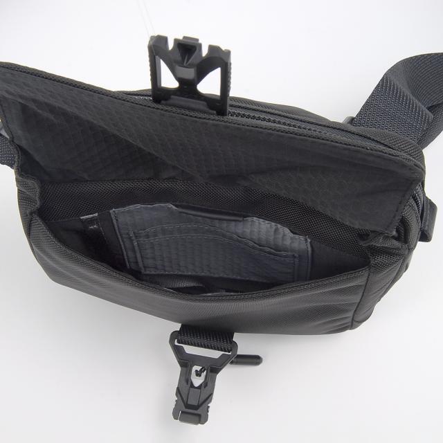 TUMI Alpha ショルダーバッグ　黒　極美品 TUMI 最大45%☆9/15限定 正規品5年保証 トゥミ ショルダーバッグ