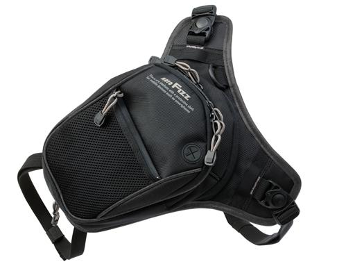 TANAX《MFK-206/ブラック》可変容量2.8〜4.6リットルのホルスターバッグにデジタルガジェット専用ポケットを装備！／タナックス 5,724円