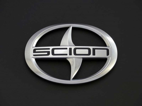 クスコ SCION フロントエンブレム トヨタ 86 ZN6 FA20 FR 2000cc 2012年04月〜 965 824 A