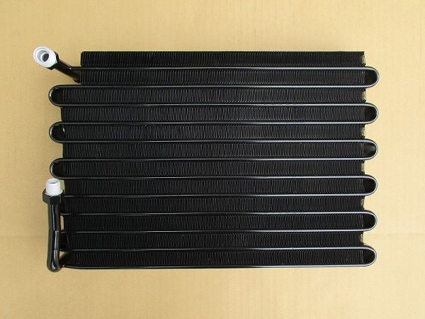 国内優良メーカー コンデンサー トヨタ ハイエース コアのみ