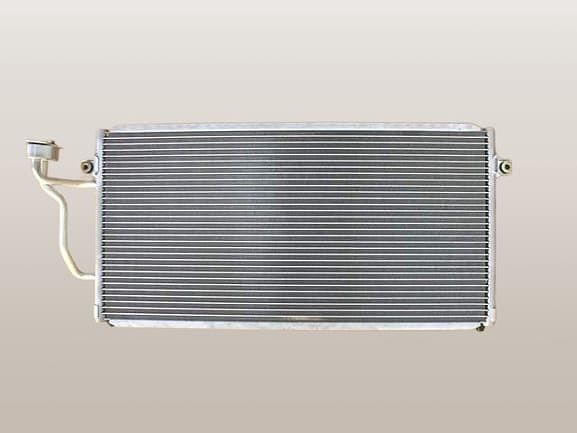 国内優良メーカー コンデンサー 三菱 リベロ 参考純正品番：MB657967