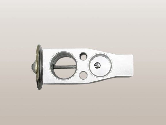 KA ページ 国内優良メーカー エバポレーター トヨタ オーリス