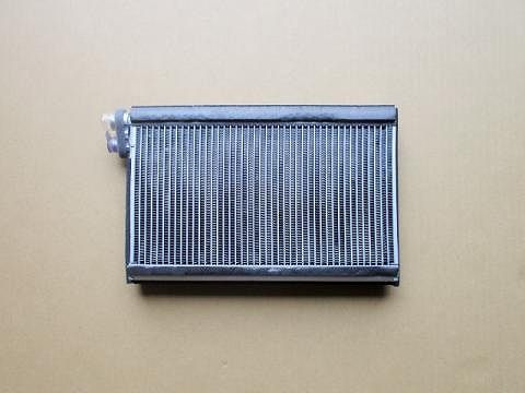 国内優良メーカー エバポレーター 三菱ふそう キャンター FEA20 4P10 AT/MT 2010年10月〜 コイルのみ 参考純正品番：MK583352