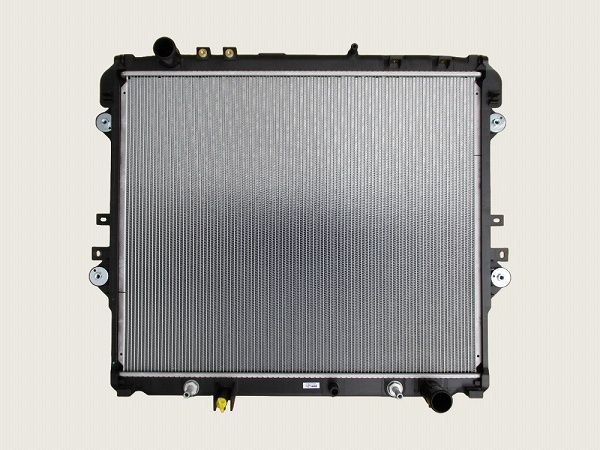 国内優良メーカー ラジエーター トヨタ ハイラックス GUN125 2GD-FTV AT ブラケットセット 参考純正品番：16400-0L362