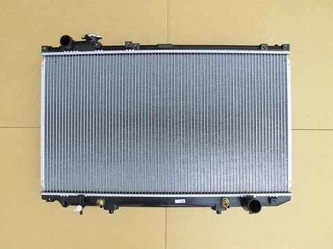 画像の3点セット 国内優良メーカー ラジエーター トヨタ クラウンマジェスタ 参考