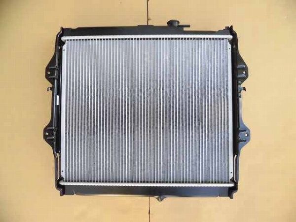 国内優良メーカー ラジエーター トヨタ ハイラックス ブラケット