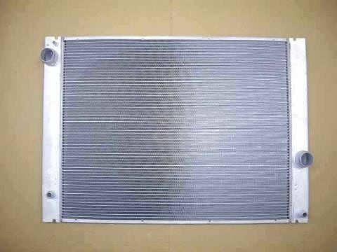 国内優良メーカー ラジエーター BMW 525i/E60/E61 参考純正品番：17117534914
