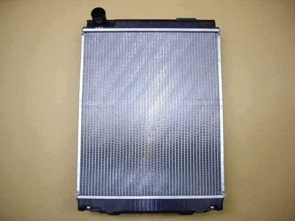 専用ページ購入不可 国内優良メーカー ラジエーター 三菱ふそう キャンター 参考純正