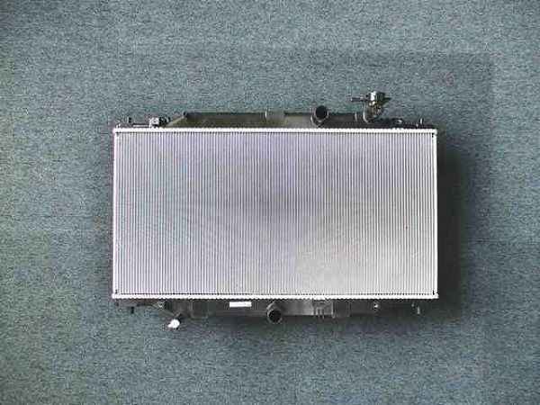 国内優良メーカー ラジエーター マツダ アテンザ 参考純正品番：SH09-15-200B