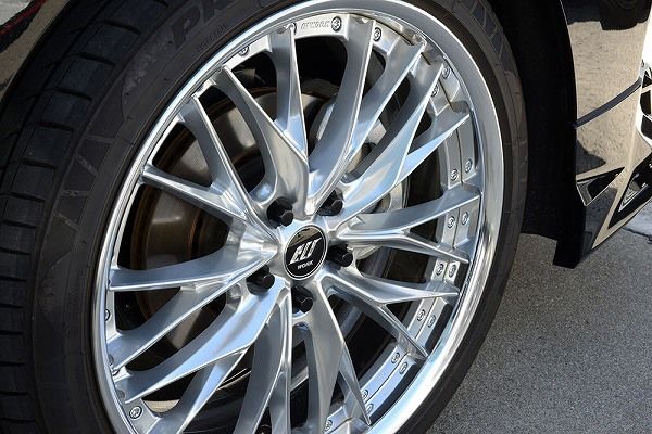 いち グラフィティハイカットスニーカー - ホワイト | ZARA Japan / 日本