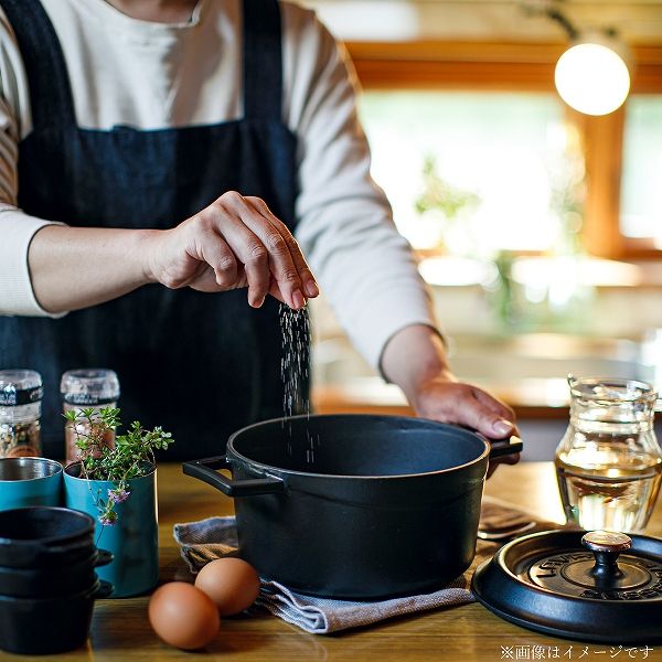 LAVA ラウンドキャセロール マットブラック 24cm LV0005の通販は