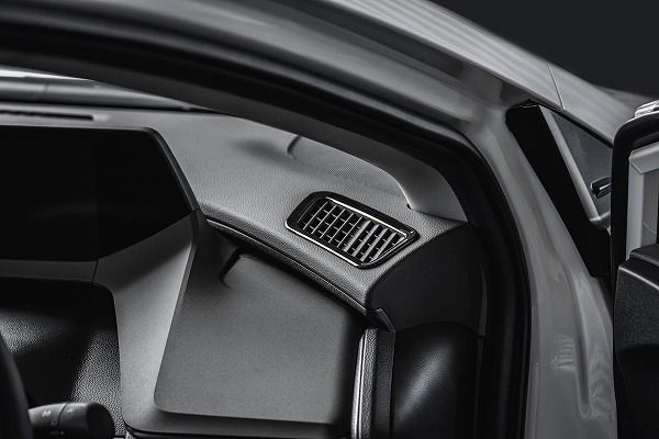 シルクブレイズ エアコンダクトリング トヨタ プリウス MXWH6＃/ZVW6＃ 2023年01月〜 ピアノブラック ステンレス製 SB-60PR-014