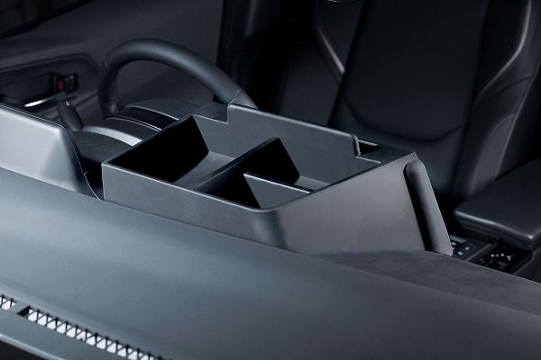 シルクブレイズ センターダッシュボードトレイ トヨタ プリウス MXWH6＃/ZVW6＃ 2023年01月〜 ブラック ラバー製 SB-60PR-022