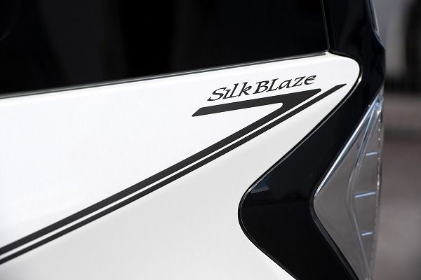 シルクブレイズ デコライン トヨタ ルーミー M900A/M910A カスタムG-T/カスタムG 2020年09月〜 選べる5カラー_1