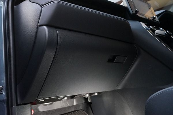 TOMS/トムス グローブボックスプロテクター トヨタ ハイエース