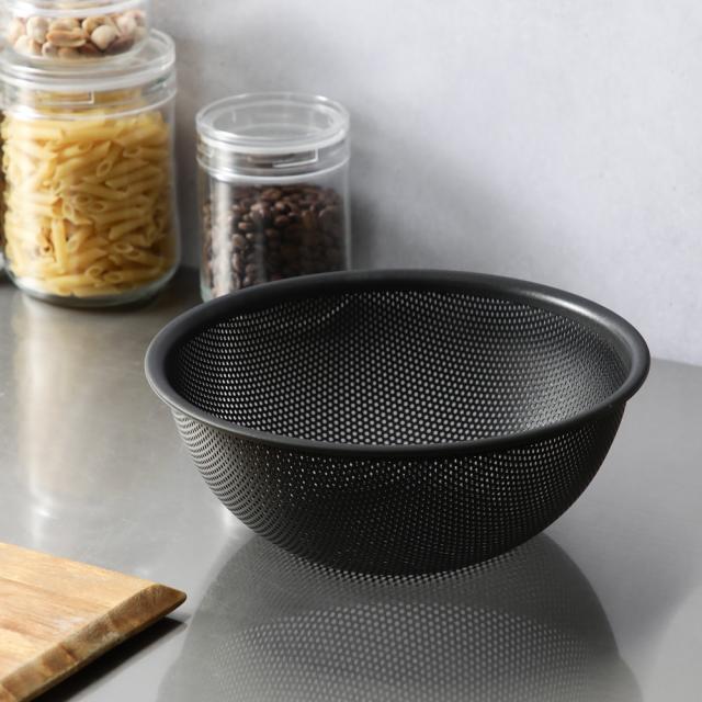 仔犬印 ブラックシリーズ  パンチボール 21cm 穴あき ボウル ザル ブラック 本間製作所の通販は 6,325円