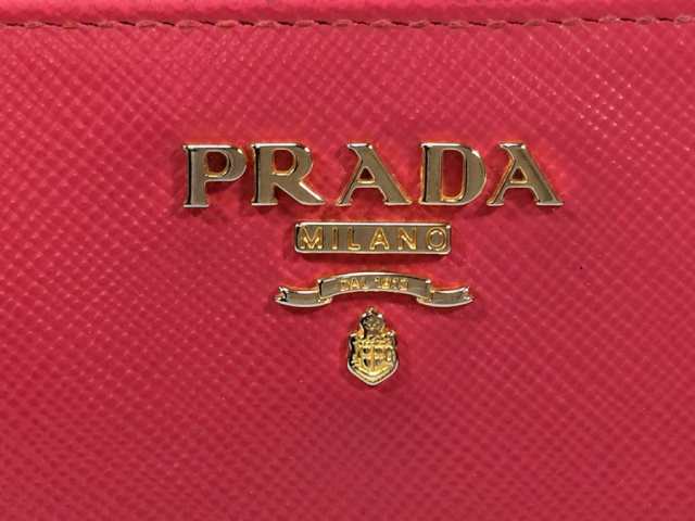送料無料 PRADA プラダ 財布 二つ折り レザー ピンク コンパクトウォレット｜au PAY マーケット