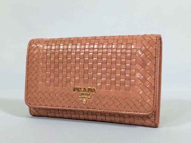 プラダ 財布 二つ折り レザー 編み込み ローズ ピンクベージュ ストラップあり 【人気 美品】 返品保証｜au PAY マーケット