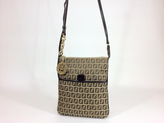 フェンディ ショルダーバッグ ズッカ柄 ミニズッカ チャーム付き