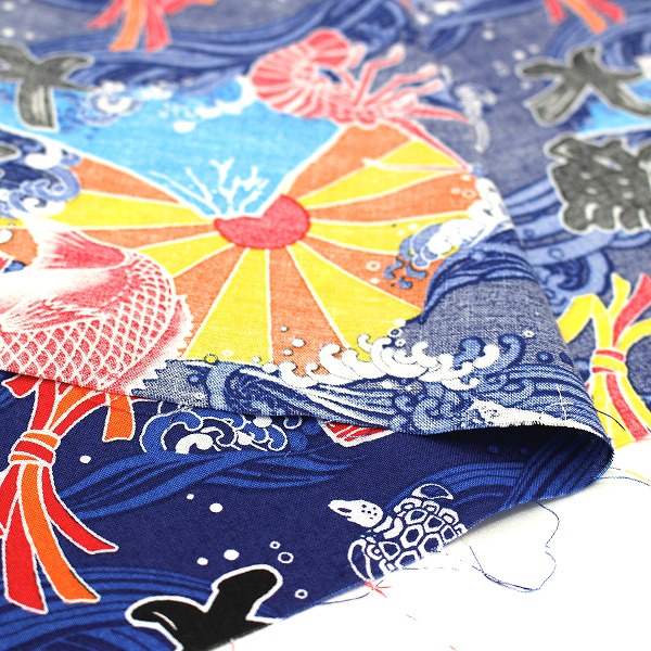 大判　アジア　ビンテージ古布　動物　魚　モチーフ　赤×白×紺 10cm単位価格】 めでたい大漁柄 大漁旗 エビ 鯛 魚 和柄 スケア