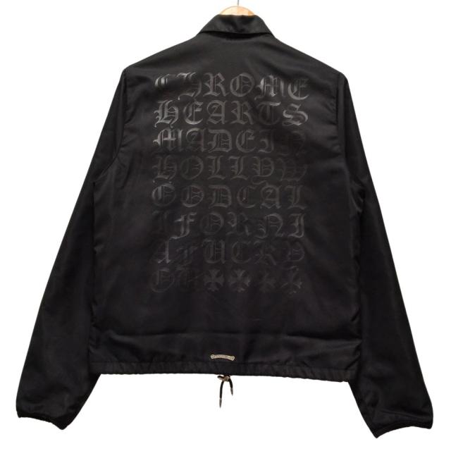 CHROME HEARTS クロムハーツ バック 英字 プリント シルバークロスボタン ナイロン コーチジャケット ブラック M 国内正規品 / 36368 235,551円