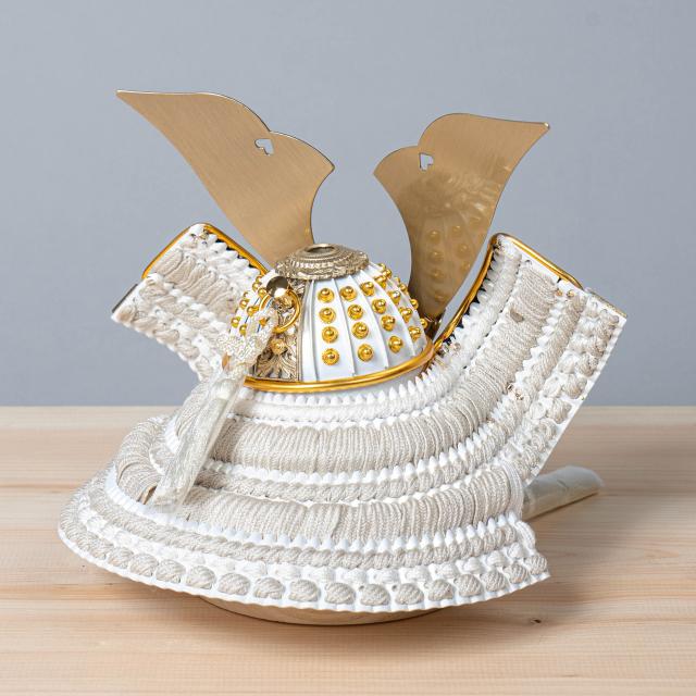 五月人形おしゃれ(5KO-0053)　かわいい　シンプル コンパクト　五月人形　木製兜　かっこいい　てづくり　モダン　ことの兜　CG金大鍬　麻の葉　NB収納飾りの通販は