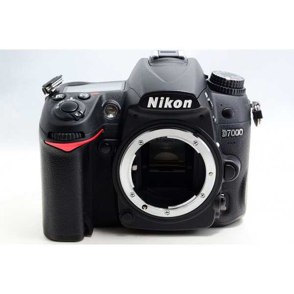 日本一掃 【動作好調】 Nikon ニコン D7000 レンズキット デジタル一眼