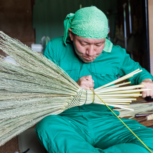 群馬県住みます芸人 チョッキGT5000 が作った！】利根沼田の座敷箒 袋