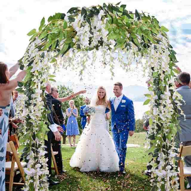 屋内屋外の結婚式のホームオフィスの装飾のお祝い家具のための花瓶絹の