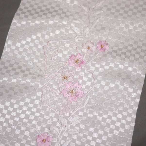 洗える刺繍半衿 市松綸子（白地にピンク：桜）小紋から振袖まで