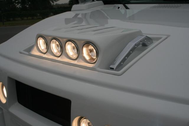 ハマーH2 カスタムボンネットフード 4連フォグ 付き！