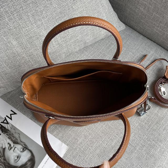 GIVENCHY レザー　ハンドバック　　　　　　牛革　自立型 GIVENCHY レザー ハンドバック 牛革 自立型