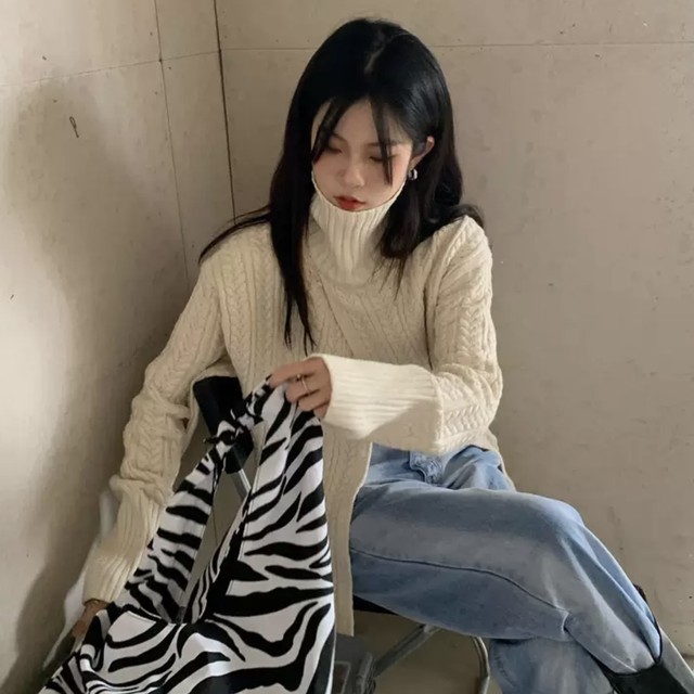 ニット レディース セーター スリット ハイ タートルネック 長袖 アシメ 大人 かわいい きれいめ 女子 エレガント 無地 秋 冬 送料無料 個性的 10代 20代 学生 韓国系 お出かけ きれいめ カジュアル 着回し ファッション デート アイボリーの通販は