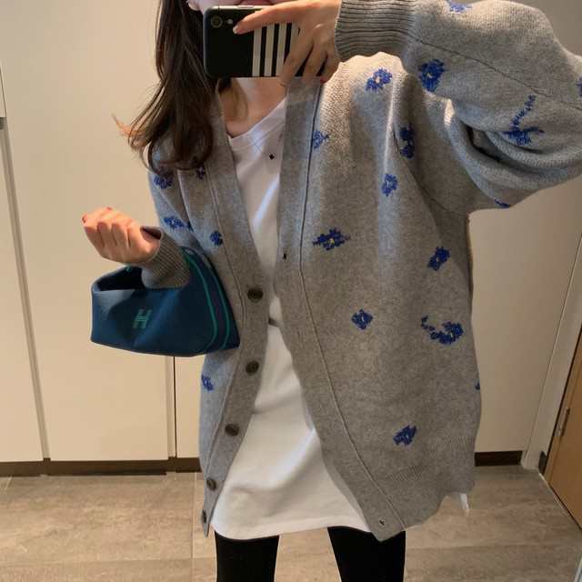 カーディガン Vネック ニット レディース 花柄  長袖 ボリューム袖  ゆったり オーバーサイズ 楽ちん きれいめ シンプル 可愛い 前開き ボタン レトロ 灰色 フリーサイズ 春 秋 冬 ヴィンテージ  ガーリー 暖かい 学生 着回し 送料無料 個性的の通販は