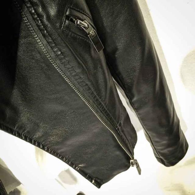 アウター コート ブルゾン ジャケット 袖あり 長袖 Vネック 襟付き フード付き ポケット 前開き レザー かわいい カジュアル 大人 上品 おしゃれ お洒落 かっこいい レトロ こなれ感 ラフ メンズライク マニッシュ ボーイッシュ クール 無地 秋 冬 クリスマス バレンタインの通販は