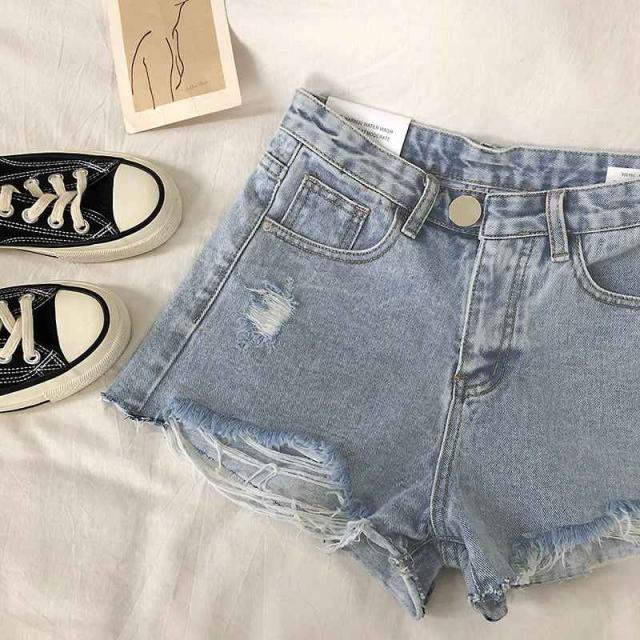 ボトムス デニム レディース パンツ ショートパンツ ショート ショート丈 フレア  かわいい 大人可愛い きれいめ シンプル カジュアル おしゃれ お洒落 ラフ マニッシュ ボーイッシュ キュート ガーリー 無地 10代 20代 学生 通学 デート お出かけ 女子会 休日 アウトドア Sの通販は